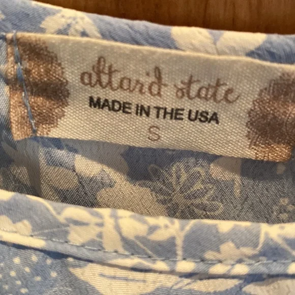 Adorable top - Picture 2 of 4